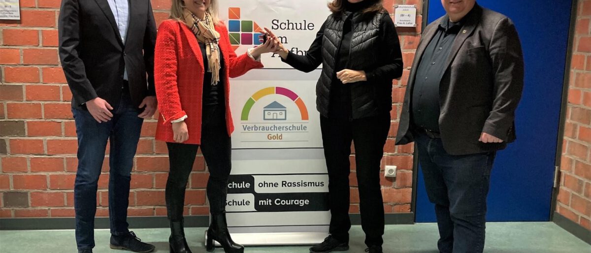 Permalink zu:Angelika Lafos als Leiterin der Sekundarschule Jülich verabschiedet – Nadja Haupt übernimmt Schlüssel und die Nachfolge